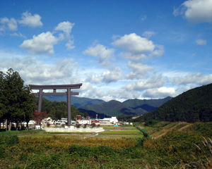 裏側から見た鳥居