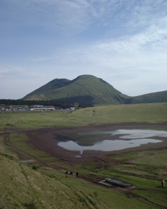 水飲み場にも映る山